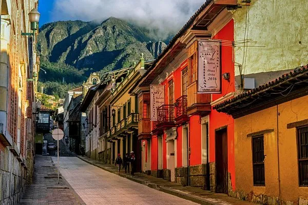Filtro de turista - viendo los paisajes de Bogotá